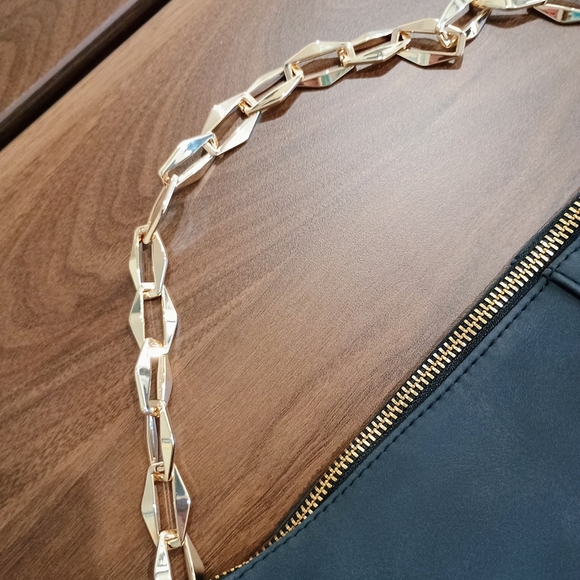 Universal Thread Black Mini Bag with Gold Chain - Picture 4 of 7